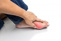When Do Gout Attacks Commonly Occur?